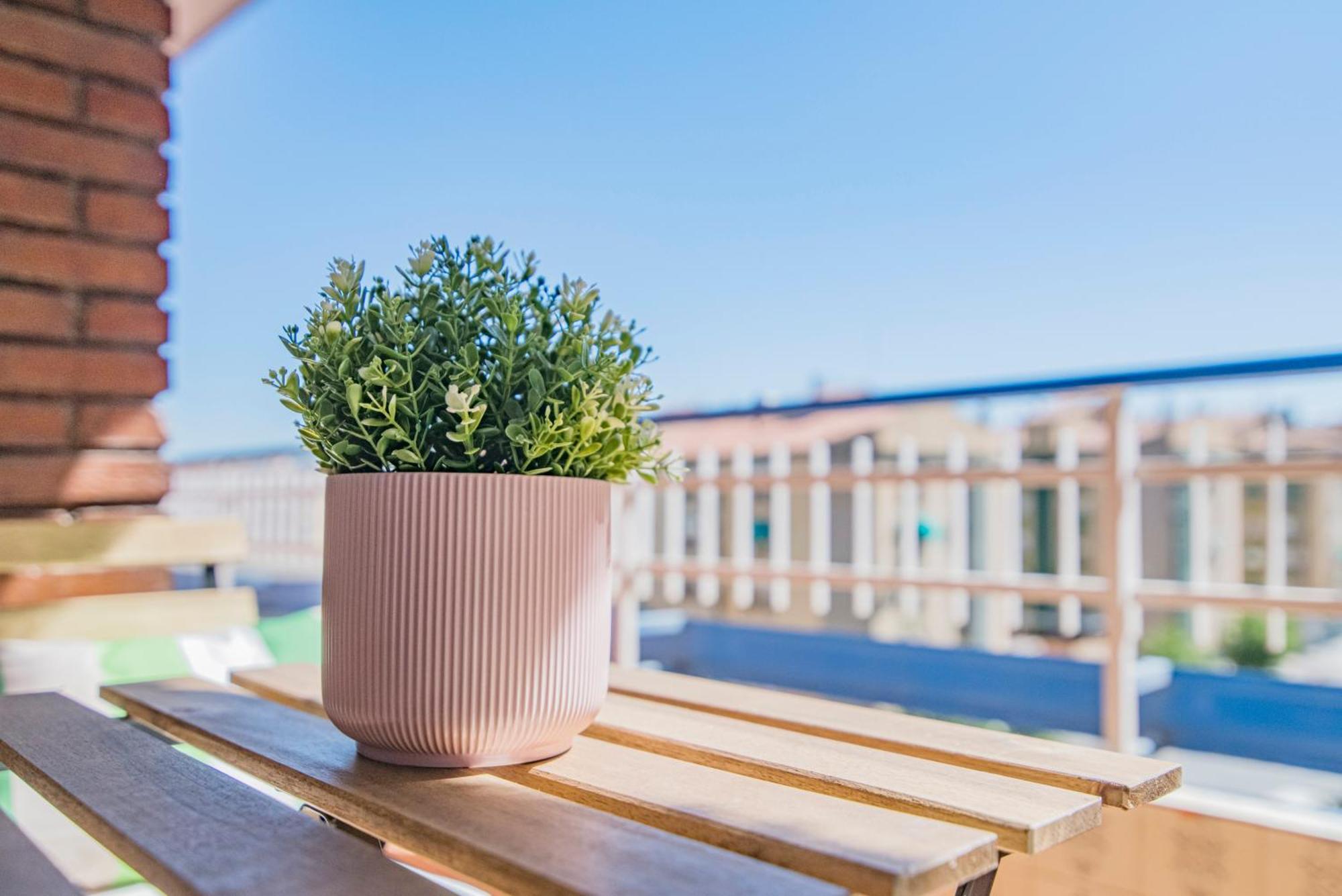 Delfin Retreat Con Terraza Junto A Parada De Metro Гранада Екстериор снимка