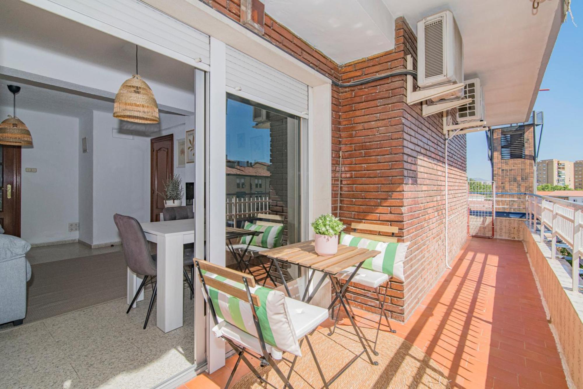 Delfin Retreat Con Terraza Junto A Parada De Metro Гранада Екстериор снимка